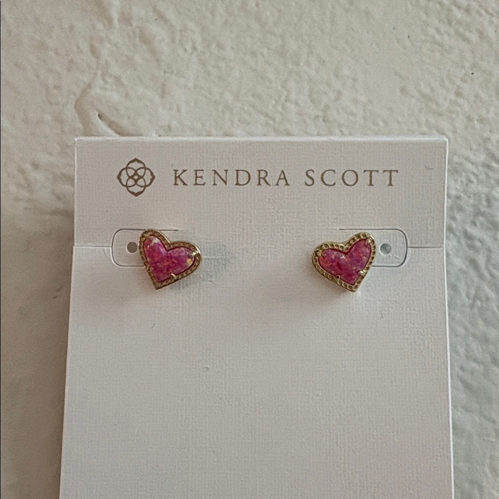 Kendra Scott Ari heart studs - Picture 3 of 3